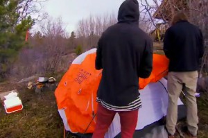 Mickey and Pete set up their tent on The Amazing Race Canada 2