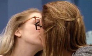Sarah Hanlon and Willow MacDonald make out at the BBTV Wrap party on BBCAN3 episode 11