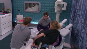Jason campaigns to Shelli and Clay to try and keep himself safe #BB17
