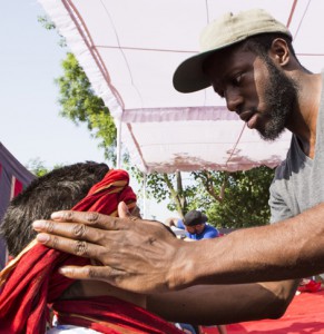 Dujean Williams learns to wrap a turbon on Amazing Race Canada 3