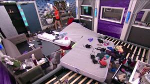 The house is destroyed in the "Hide & Go Veto" #POV comp #BB17