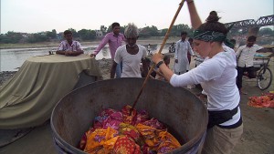 "It's Always the Quiet Ones"--In this Road Block, Diana (right) must wash and dry a load of laundry on the riverbank in order to receive the next clue on THE AMAZING RACE, Friday, Nov. 20 (8:00-9:00 PM, ET/PT) on the CBS Television Network. Photo: CBS ÃÂ©2015 CBS Broadcasting, Inc. All Rights Reserved