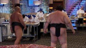 Sumo wrestlers try to distract the #HellsKitchen contestants